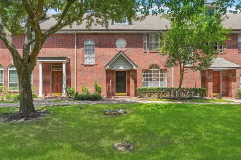 1321 El Camino Village Dr, Houston, TX 77058