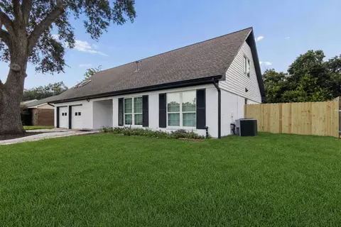 10423 Quiet Hill Rd, La Porte, TX 77571