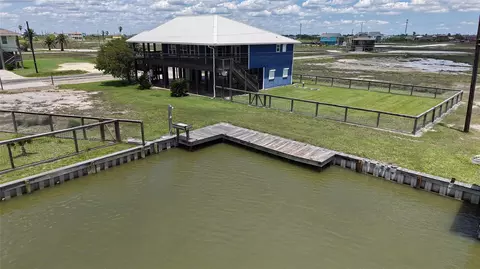162 Sailfish Dr, Rockport, TX 78382