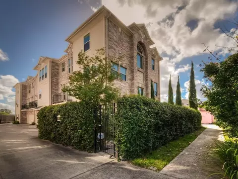 1110 Birdsall St, Houston, TX 77007