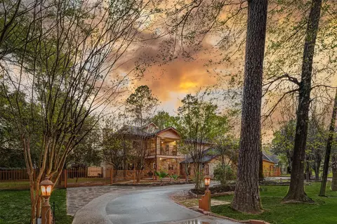 511 Chateau Woods Parkway Dr, Conroe, TX 77385