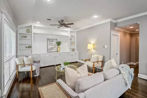 829 E 27th St, Houston, TX 77009