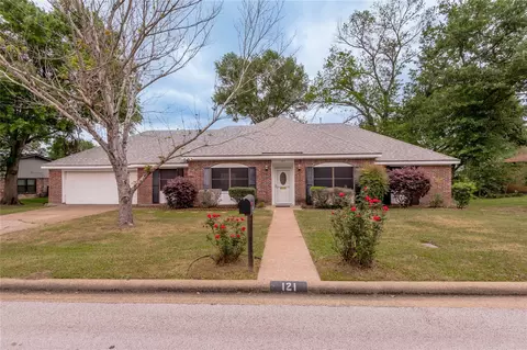 121 Elmwood St, Huntsville, TX 77320