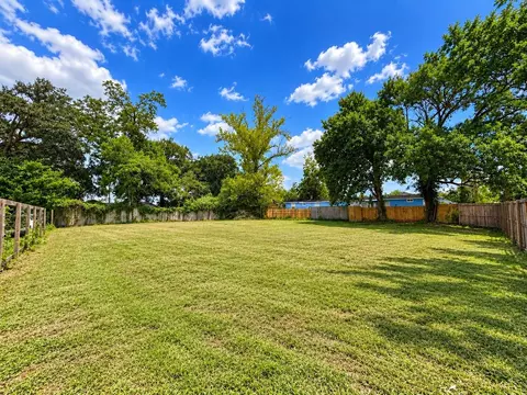 608 Ester St, Dayton, TX 77535