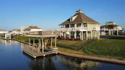 1913 Laguna Harbor Cove Blvd, Port Bolivar, TX 77650