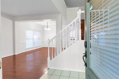 Entry Way - 18 Dover Dr, Conroe, TX 77304 photo 3 of 5