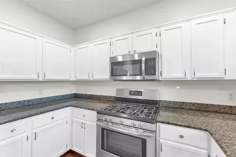 Kitchen - 18 Dover Dr, Conroe, TX 77304 photo 6 of 6