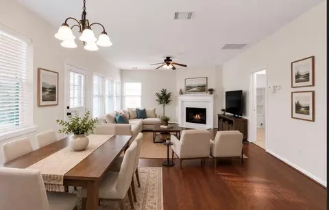 Living - 18 Dover Dr, Conroe, TX 77304 photo 6 of 9