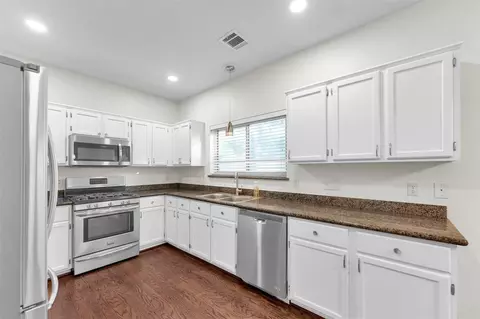 Kitchen - 18 Dover Dr, Conroe, TX 77304 photo 2 of 6