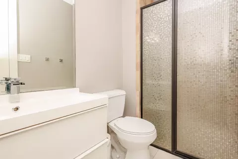 Bath - 2811 King Point View Ln, Spring, TX 77388 photo 6 of 6
