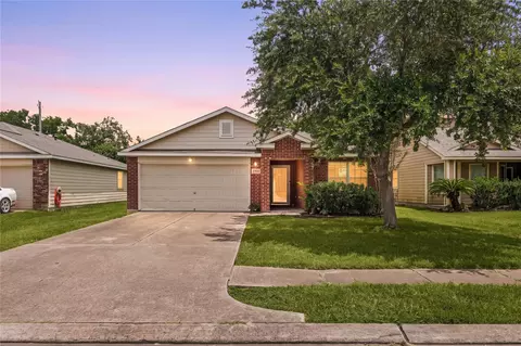2604 Redfish Dr, Texas City, TX 77591