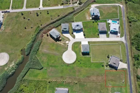 824 4th St, Port Bolivar, TX 77650
