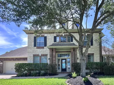 2400 Lakeway Dr, Friendswood, TX 77546
