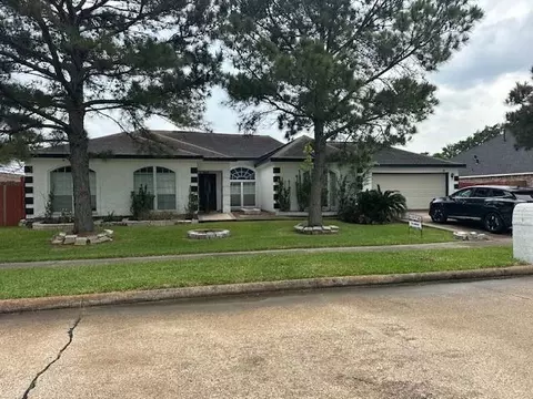 5111 Shirley St, Baytown, TX 77521