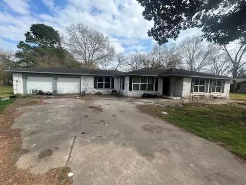 239 Robertson St, Lolita, TX 77971