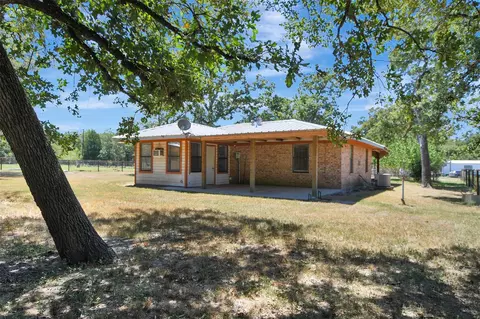4056 Pecan Ln, Madisonville, TX 77864