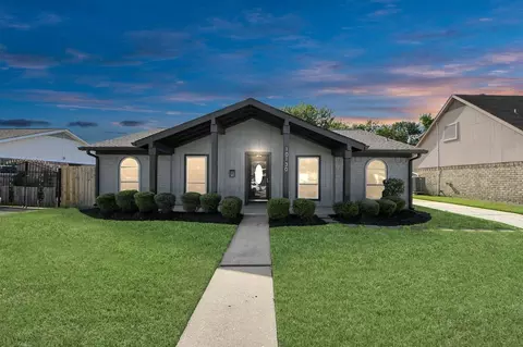10130 Sagerock Dr, Houston, TX 77089