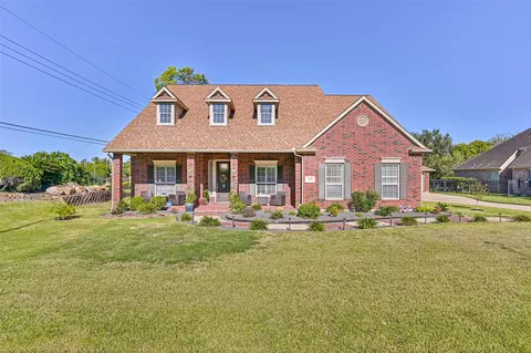 1621 Pine Crest Dr, Pearland, TX 77581