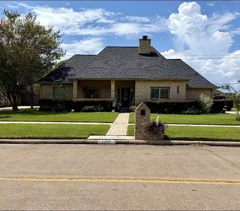 2208 Country Club Dr, Pearland, TX 77581