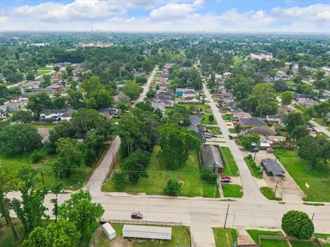 2027 W Little York Rd, Houston, TX 77091