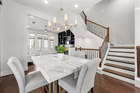 411 T C Jester Blvd, Houston, TX 77007
