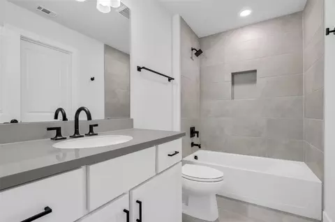 Bath - 4708 Lorelai Ln, Spring, TX 77386 photo 6 of 6
