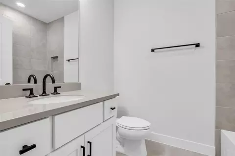 Bath - 4708 Lorelai Ln, Spring, TX 77386 photo 5 of 6