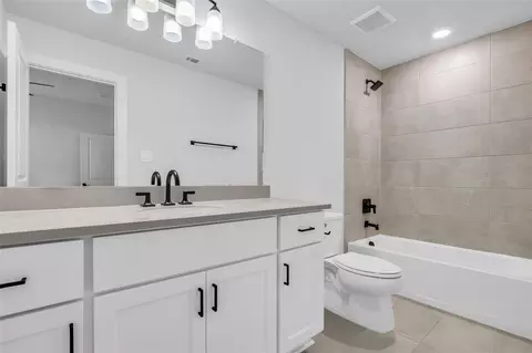 Bath - 4708 Lorelai Ln, Spring, TX 77386 photo 4 of 6