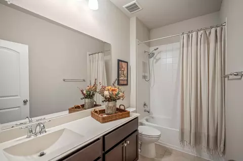 Bath - 5522 Glenfield Spring Ln, Spring, TX 77389 photo 4 of 4