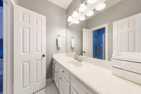 Bath - 25322 Piney Bend Ct, Spring, TX 77389 photo 5 of 6