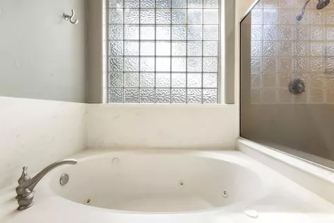 Bath - 25322 Piney Bend Ct, Spring, TX 77389 photo 3 of 6