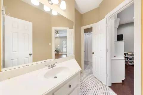 Bath - 25322 Piney Bend Ct, Spring, TX 77389 photo 6 of 6