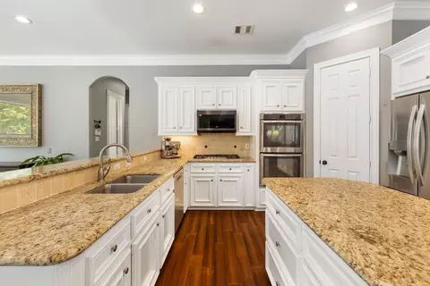 Kitchen - 25322 Piney Bend Ct, Spring, TX 77389 photo 1 of 3