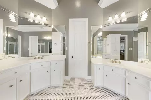 Bath - 25322 Piney Bend Ct, Spring, TX 77389 photo 1 of 6
