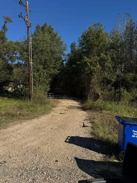 1563 Highway 105 E, Liberty, TX 77575 photo 2