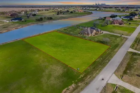 6818 Brazos Lakes Dr, Richmond, TX 77469