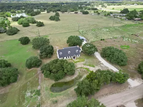 174 Gilmore Rd, Brenham, TX 77833