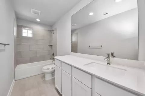 Bath - 24515 Broad Park Ct, Spring, TX 77373 photo 4 of 5
