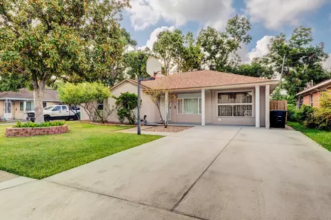 213 W Spreading Oak Dr, Houston, TX 77076