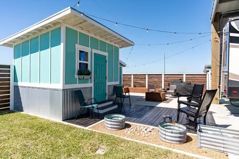 1137 Beach Front Rd, Gilchrist, TX 77617