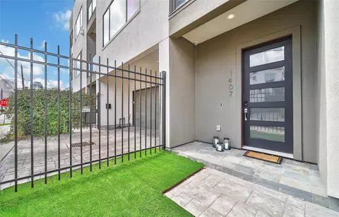1407 Hickory St, Houston, TX 77007