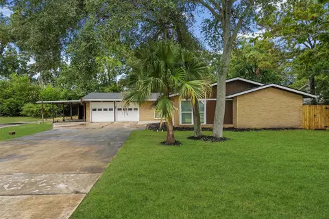 632 Meadowlawn St, Shoreacres, TX 77571