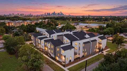 2961 Delafield St, Houston, TX 77023