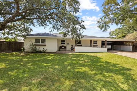 103 Britton Dr, Silsbee, TX 77656 photo 1