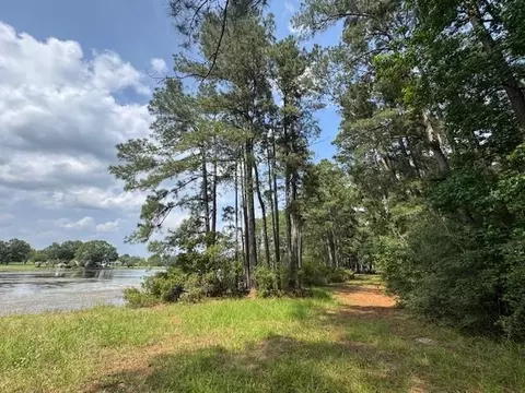 91 Meadow Lake Dr, Trinity, TX 75862