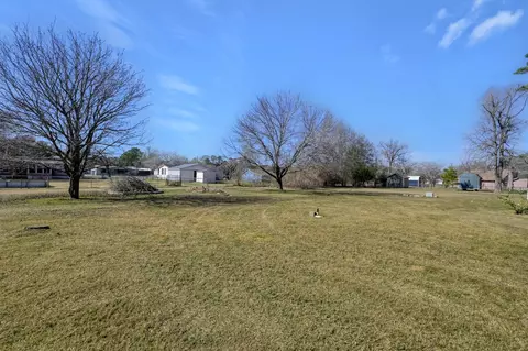 Exterior - 392 Timber Bay Dr, Trinity, TX 75862 photo 8 of 13