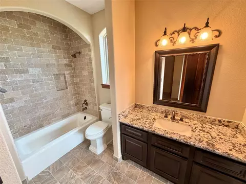 Bath - 903 Chenango Ranch Dr, Angleton, TX 77515 photo 8 of 9