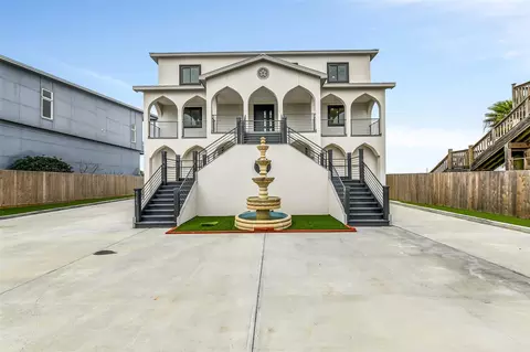 9208 W Bay Rd, Galveston, TX 77554