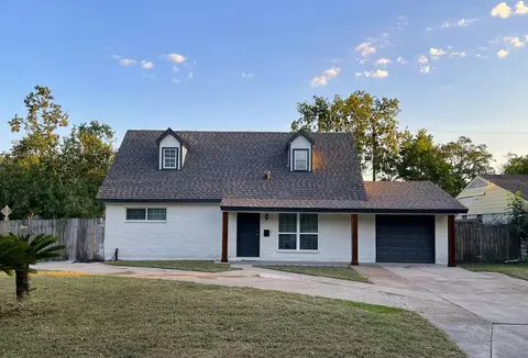 4303 Oakside Dr, Houston, TX 77053