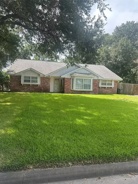 308 Crystal St, League City, TX 77573